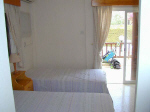 JL1_Protaras_bedroom3.jpg (98871 bytes)