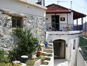 This property in Kalo Chorio near Limassol consists of a Village house and a seperate studio apartment.