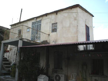 This traditional village house is in the centre of Kellaki village near to Limassol and the Vikla Golf Course. 