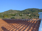 pomos_up_view_roof2.jpg (76387 bytes)