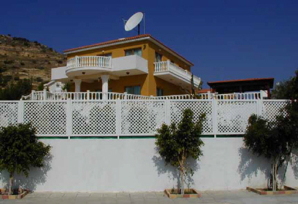 Villa in Oroklini for sale in Cyprus